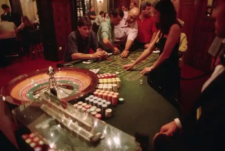 Tampilan permainan slot dan dealer langsung di katana89